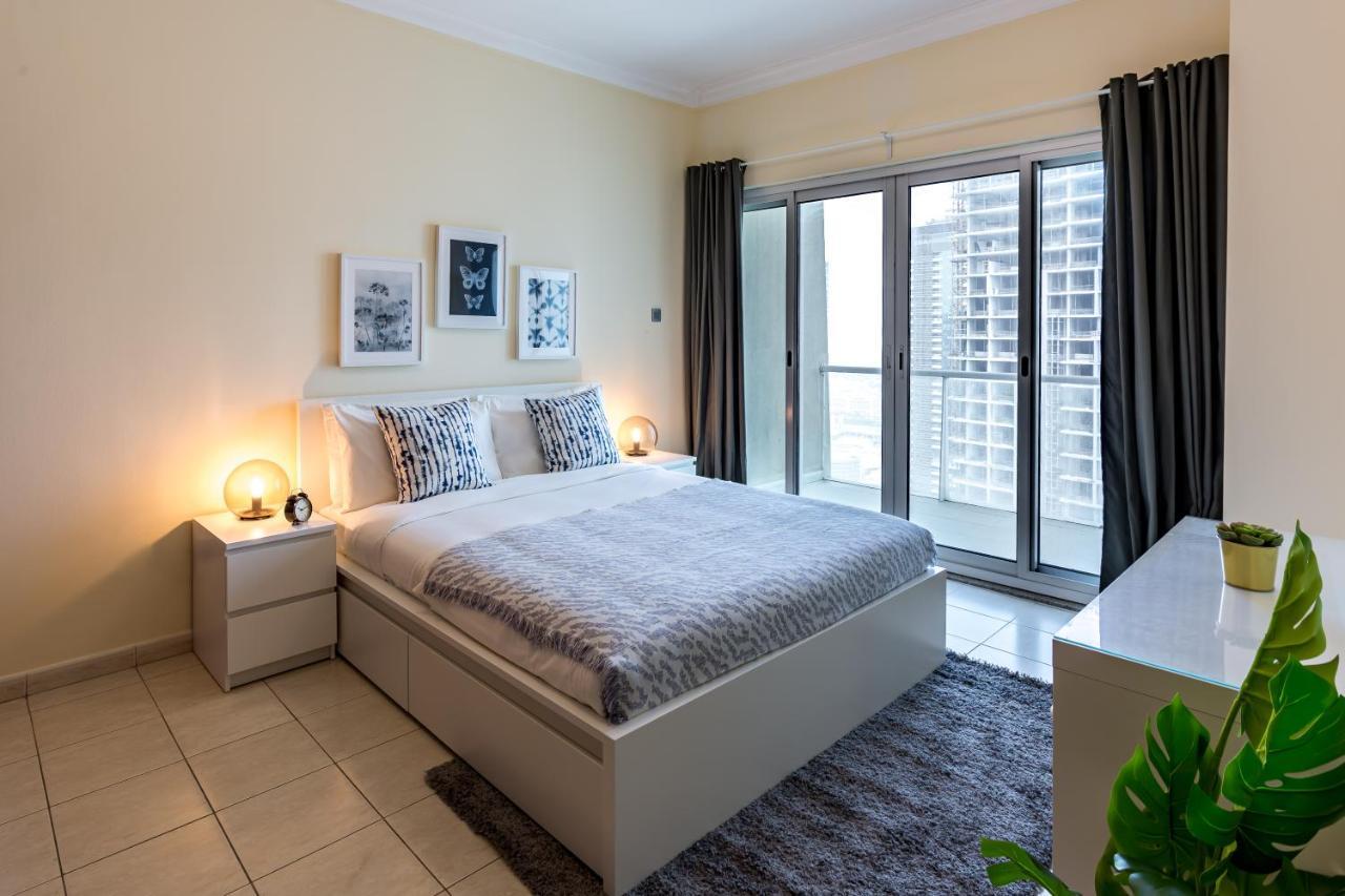 Higuests - Superb Lake Views From This 2br Apt In Jlt * Dubai